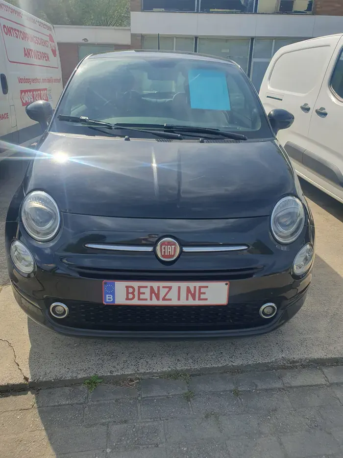 Fiat 500 Hybrid uit 2022 met manuele versnellingsbak